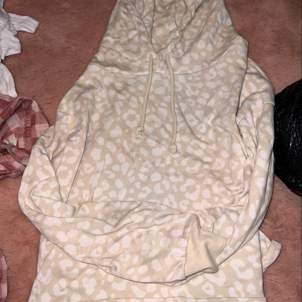 Leopard print cropped hoodie